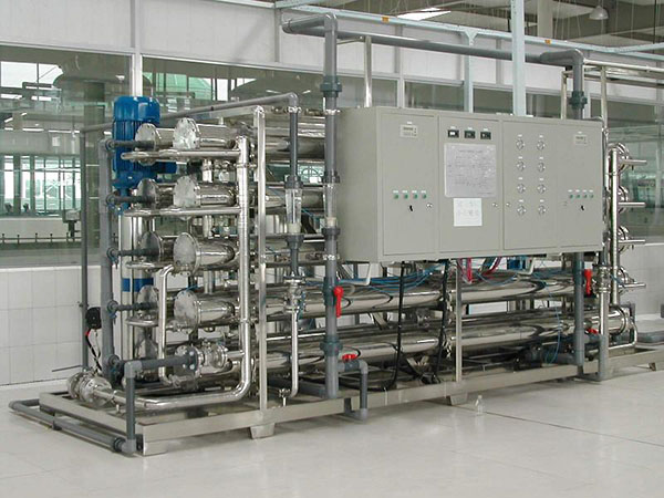 药剂生产用10T/H二级反渗透+EDI工艺+蒸馏（紫外线+臭氧灭菌系统